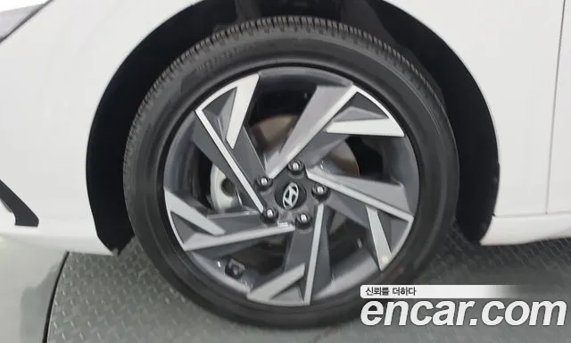 Hyundai Avante — Фото автомобиля 5