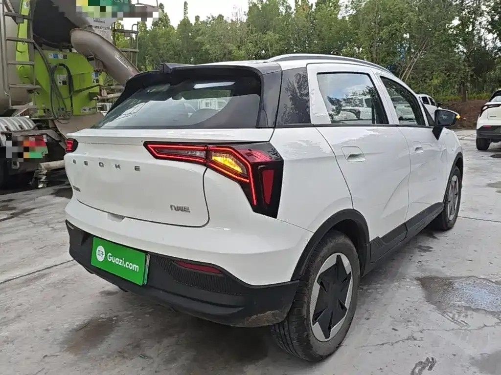Geely Geometry Geely Geometry E Firefly 2024 Model 301km Light Flow — Фото автомобиля 6