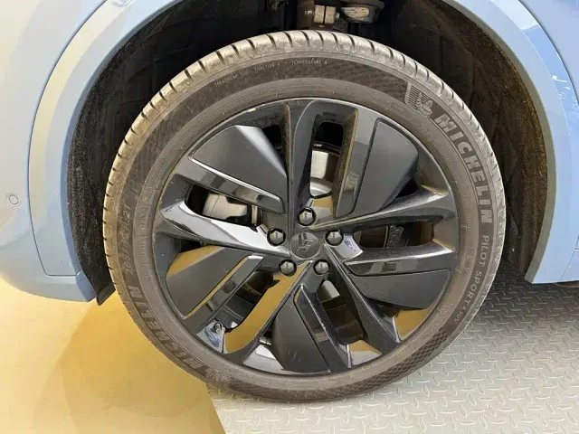 Li Auto L9 — Фото автомобиля 8