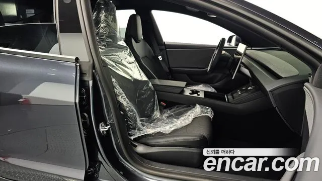 Tesla Model 3 — Фото автомобиля 17