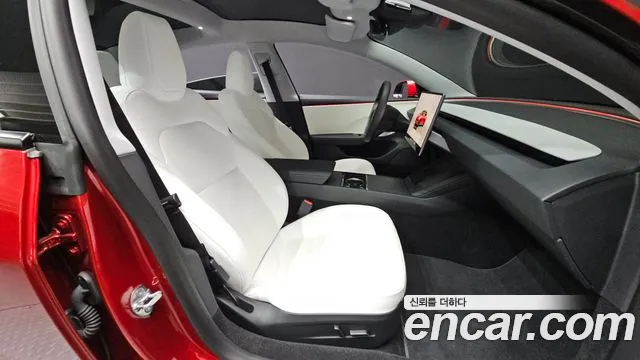 Tesla Model 3 — Фото автомобиля 12