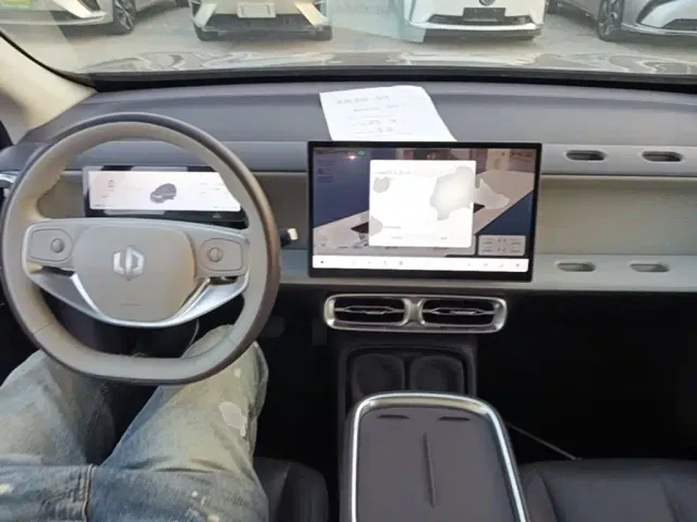 Leapmotor B10 — Фото автомобиля 9