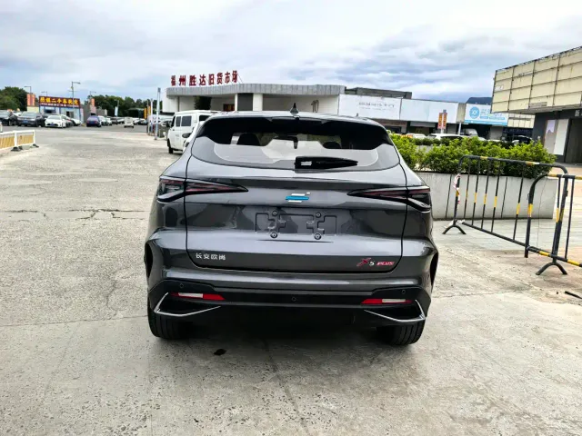 Changan X5 Plus — Фото автомобиля 9