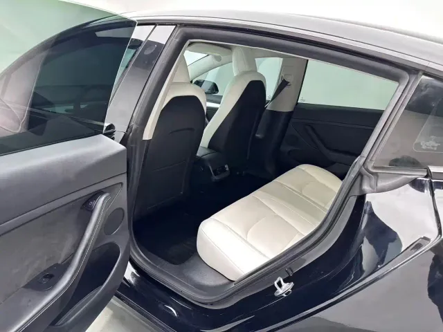 Tesla Model 3 — Фото автомобиля 6