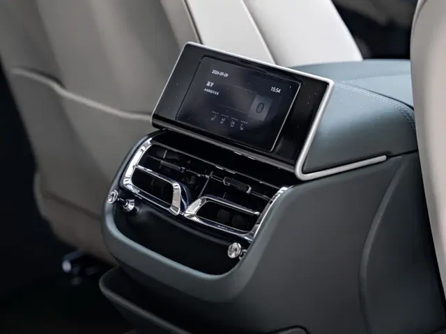Bentley Flying Spur — Фото автомобиля 14