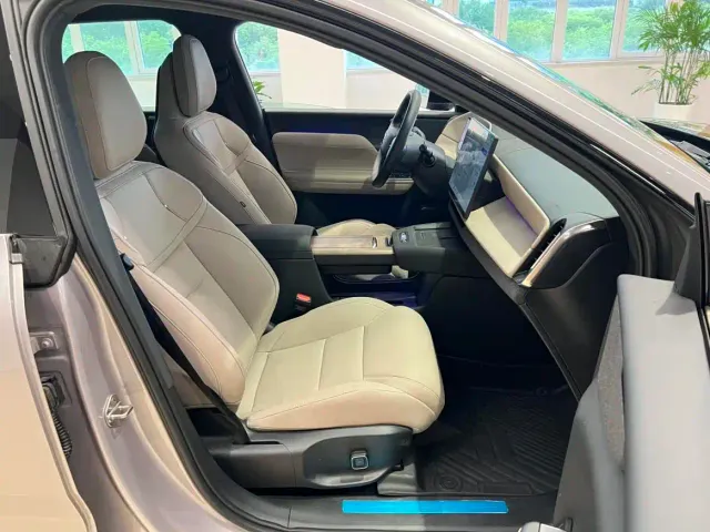 Volvo XC70 Plug-in Hybrid — Фото автомобиля 11