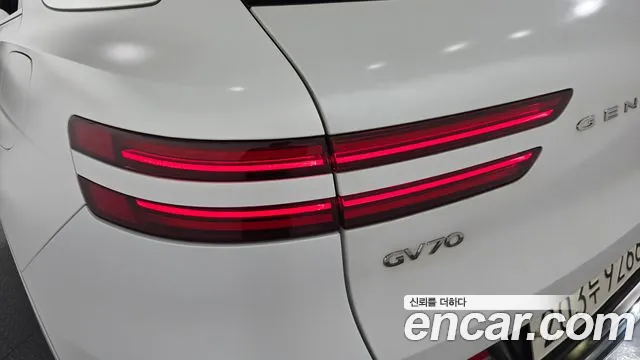 Genesis GV70 — Фото автомобиля 8