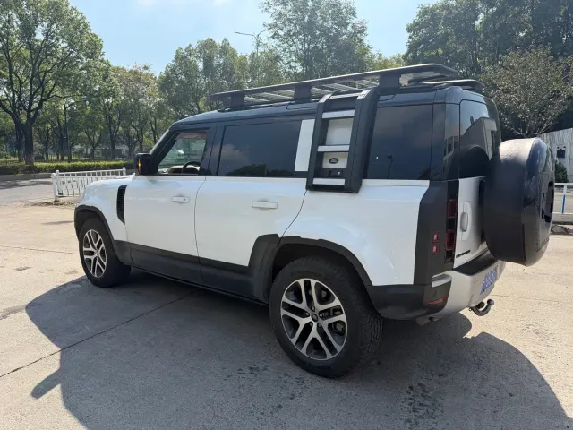 Land Rover Defender — Фото автомобиля 4