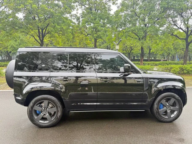 Land Rover Defender — Фото автомобиля 16