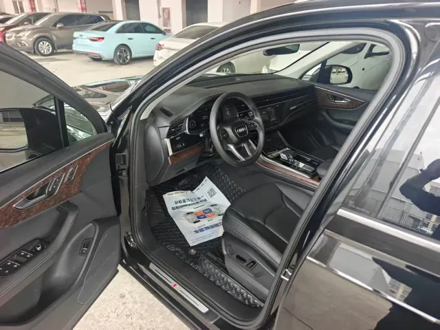 Audi Q7 — Фото автомобиля 6