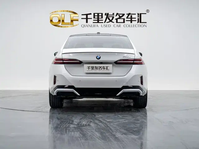 BMW 5 Series — Фото автомобиля 2