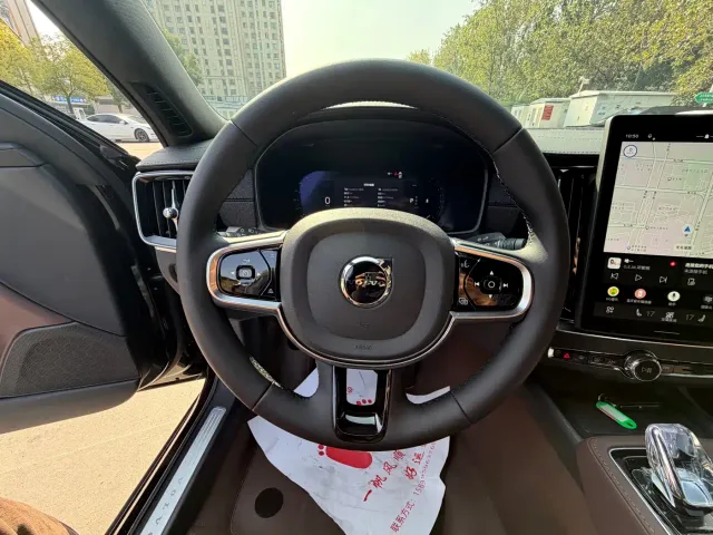 Volvo S90 — Фото автомобиля 10