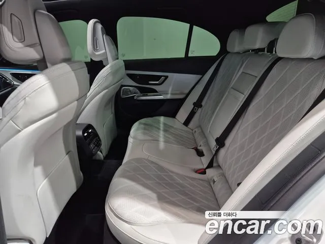 Mercedes-Benz E-Class — Фото автомобиля 11
