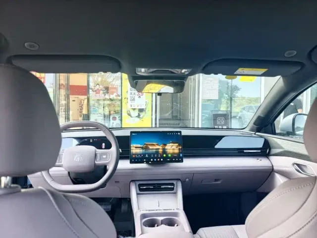 BYD Qin MAX — Фото автомобиля 3