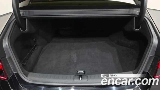 Genesis G90 Бензин 3.5 турбо AWD — Фото автомобиля 15