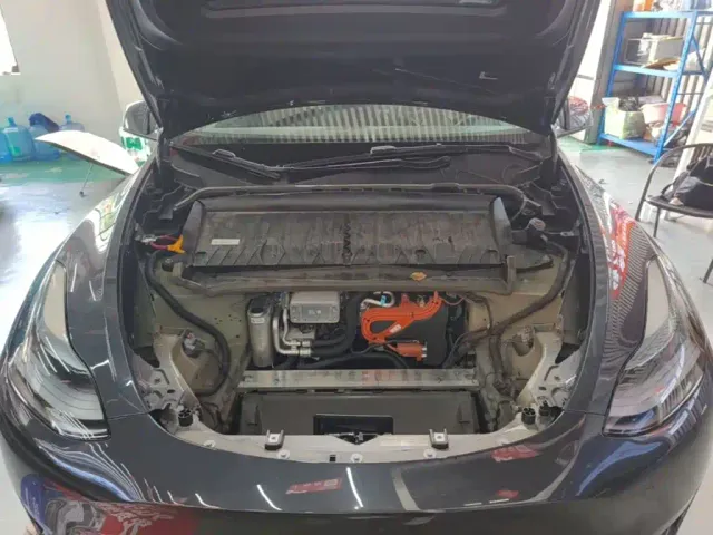 Tesla Model Y — Фото автомобиля 19