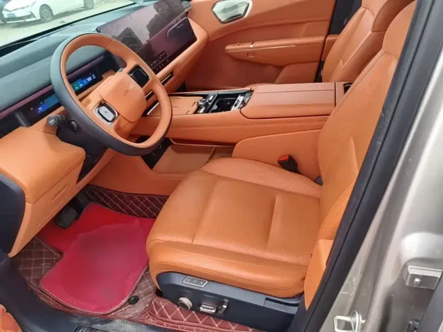 Lynk & Co 900 — Фото автомобиля 14