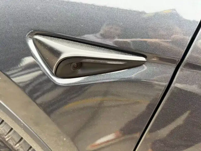 Tesla Model Y — Фото автомобиля 18