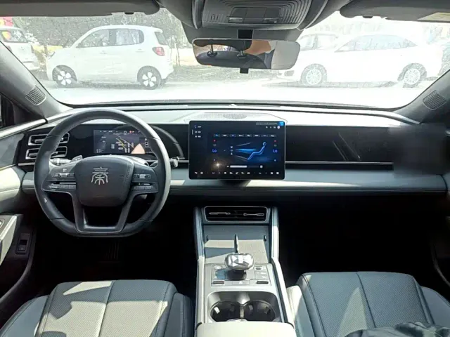 BYD Qin L — Фото автомобиля 9