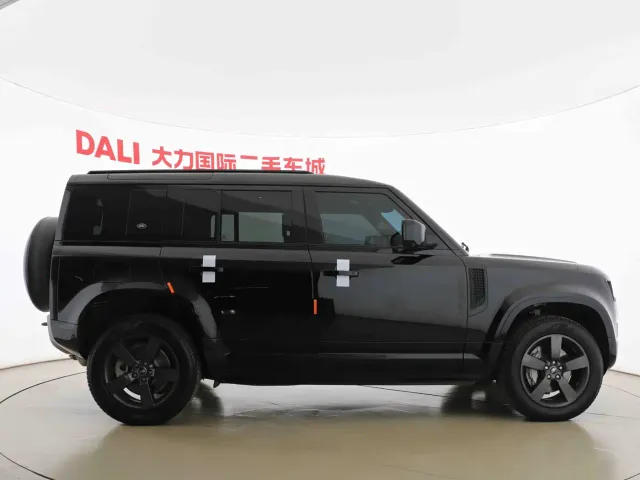 Land Rover Defender — Фото автомобиля 12