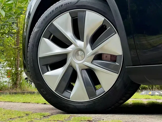 Tesla Model Y — Фото автомобиля 14