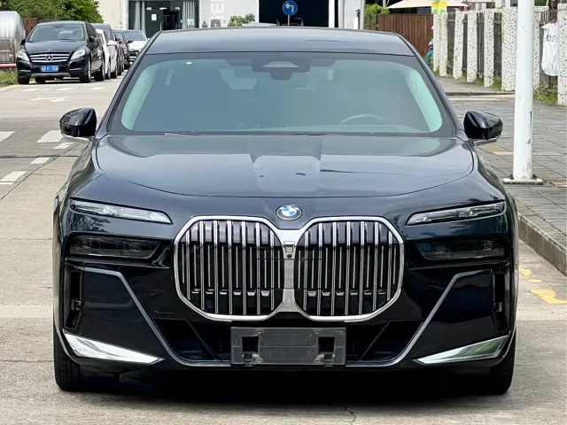 BMW 7 Series — Фото автомобиля 2