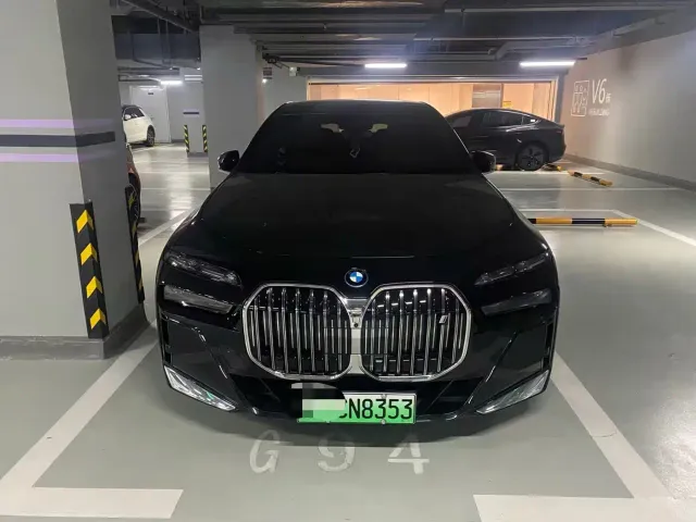 BMW i7 — Фото автомобиля 2