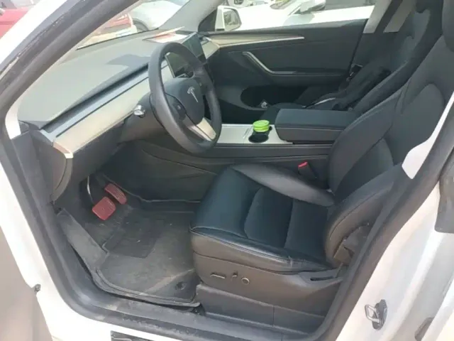 Tesla Model Y — Фото автомобиля 14