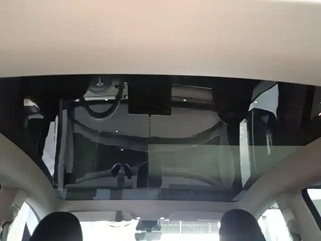 Tesla Model Y — Фото автомобиля 17