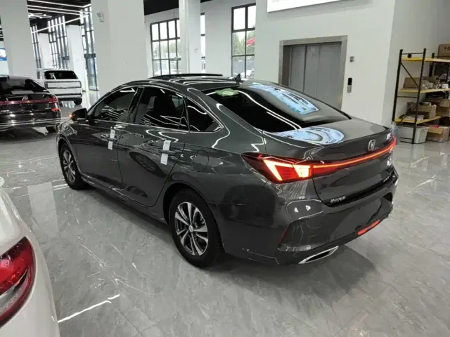 Changan Eado — Фото автомобиля 3