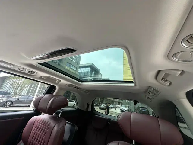 Honda Elysion 2022 2.0L e:HEV Supreme Edition — Фото автомобиля 14