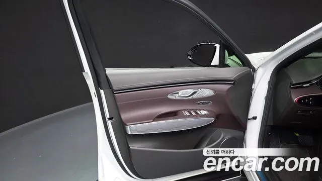 Genesis GV70 2.5T Бензин 2WD — Фото автомобиля 23