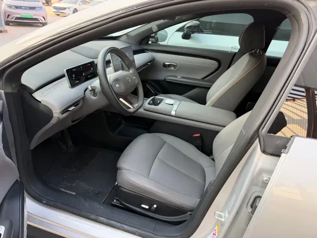 Changan Qiyuan A06 — Фото автомобиля 4