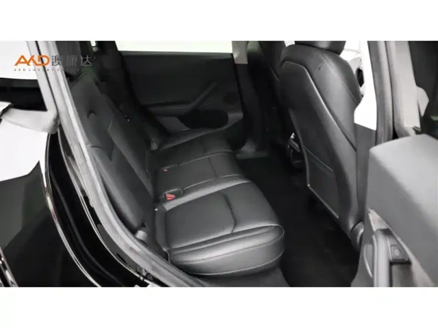 Tesla Model Y — Фото автомобиля 8
