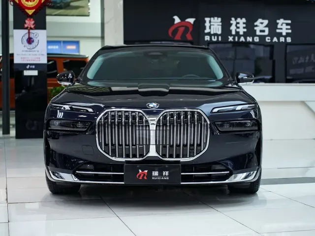 BMW 7 Series — Фото автомобиля 2
