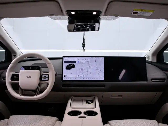 Li Auto i8 — Фото автомобиля 5