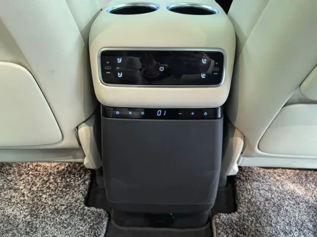 Li Auto MEGA — Фото автомобиля 12