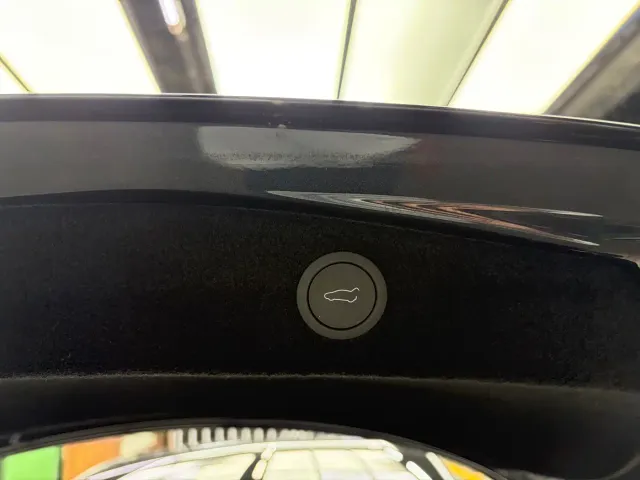 Tesla Model 3 — Фото автомобиля 12