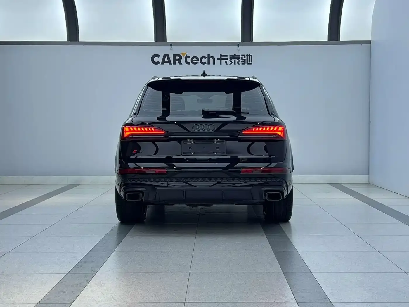 Audi Audi Q7 2025 55 TFSI quattro S line Black Warrior — Фото автомобиля 4