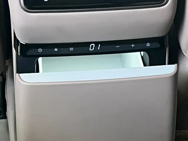 Li Auto i8 — Фото автомобиля 16