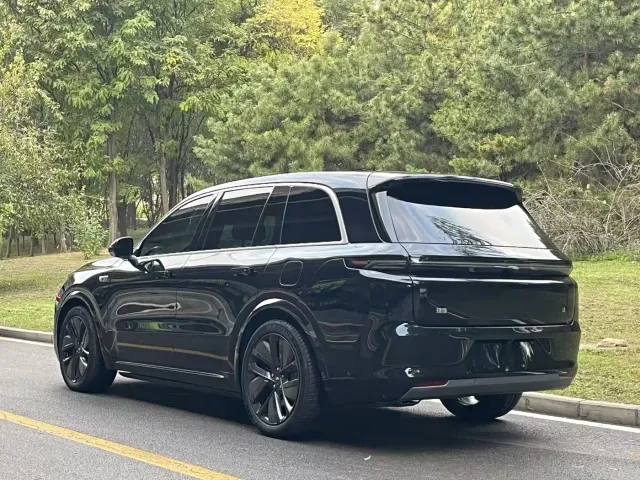 Li Auto L8 — Фото автомобиля 4