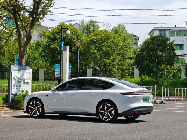 NIO NIO ET5 2022 75kWh — Фото автомобиля 13
