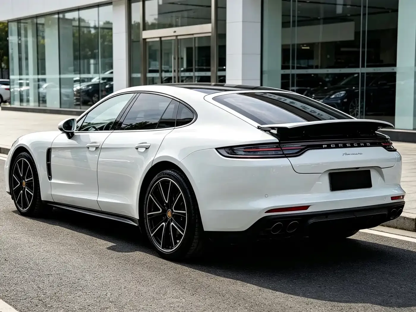 Porsche Panamera 2023 Panamera 2.9T Platinum Edition — Фото автомобиля 16