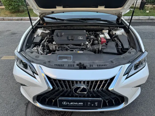 Lexus ES — Фото автомобиля 10