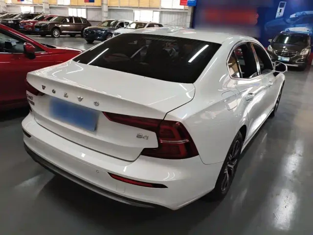 Volvo S60 — Фото автомобиля 6