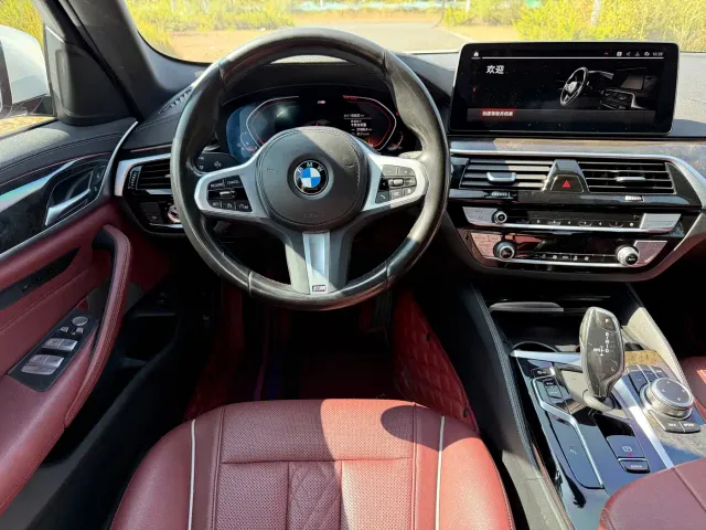 BMW 5 Series — Фото автомобиля 11