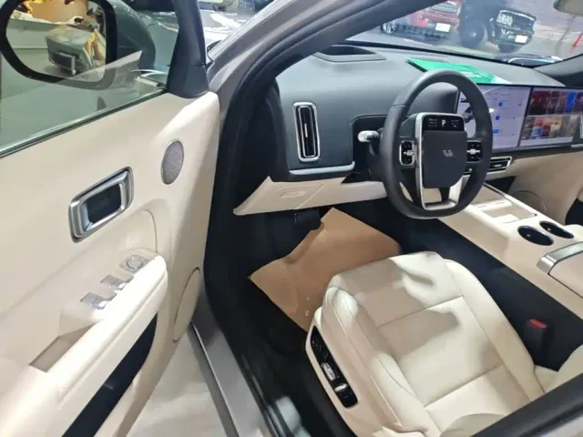 Li Auto L7 — Фото автомобиля 15