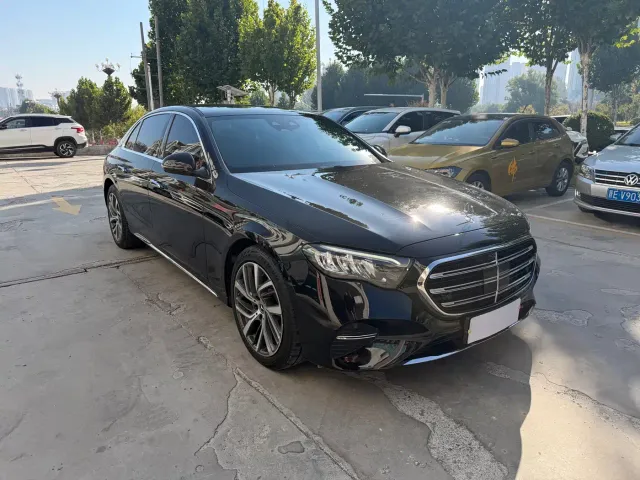 Mercedes-Benz E-Class — Фото автомобиля 3
