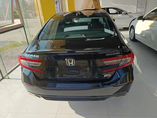 Honda Accord — Фото автомобиля 5
