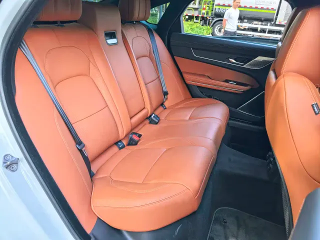 Jaguar XFL — Фото автомобиля 14